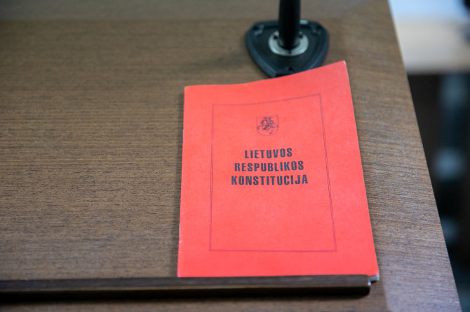 Juliaus Kalinsko / 15min nuotr./Lietuvos respublikos konstitucija