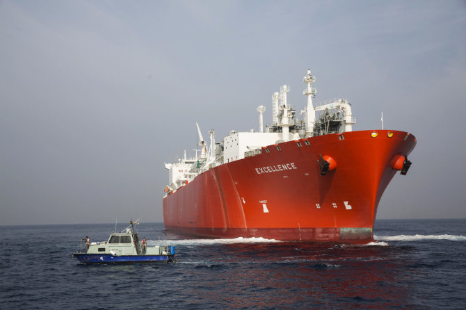 „Reuters“/„Scanpix“ nuotr./Suskystintas gamtines dujas gabenantis laivas