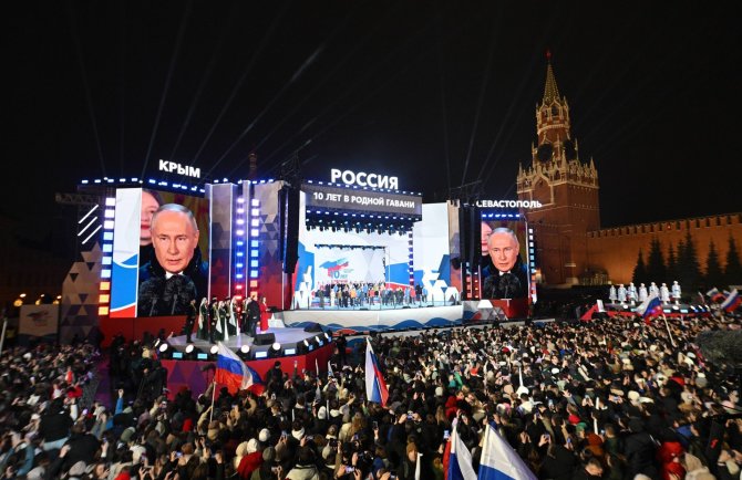 Imago / Scanpix nuotr./Vladimiras Putinas kreipėsi į minią Raudonojoje aikštėje.