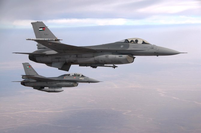 Wikipedia.org nuotr./Jordanijos naikintuvai F-16s