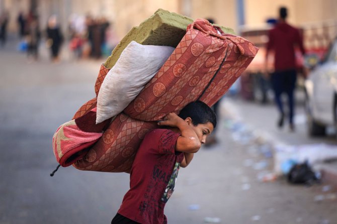 „AFP“/„Scanpix“/Palestiniečiai palieka šiaurinę Gazos Ruožo dalį
