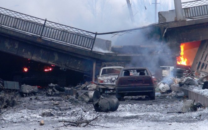 „Scanpix“/ITAR-TASS nuotr./Netoli Donecko oro uosto sugriuvęs tiltas