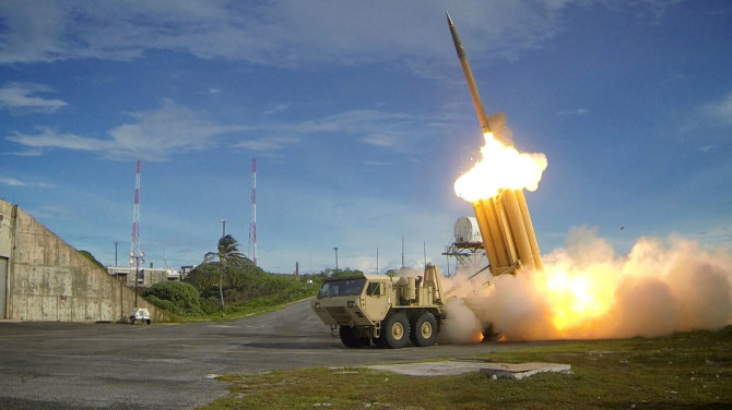 „Reuters“/„Scanpix“ nuotr./Priešraketinės gynybos sistema THAAD per pratybas