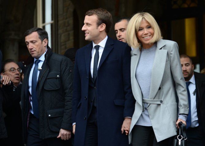 „Scanpix“ nuotr./Emmanuelis Macronas su žmona Brigitte Trogneux