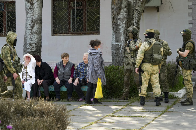 „Scanpix“/AP nuotr./Rusijos kariai okupuotame Chersone