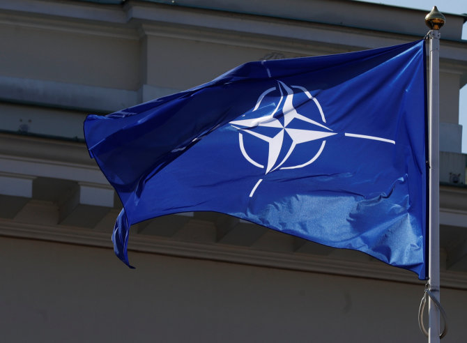 „Reuters“/„Scanpix“ nuotr./NATO vėliava