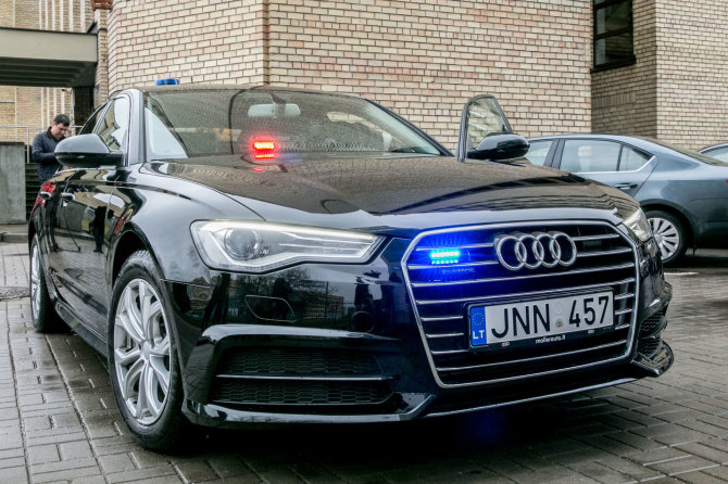 Juliaus Kalinsko / 15min nuotr./Nežymėtas „Audi A6 quattro” policijos automobilis