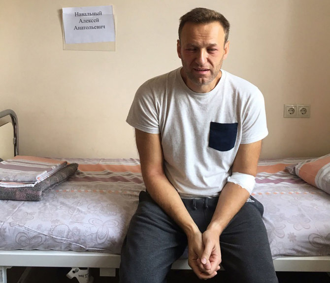 AFP/„Scanpix“ nuotr./Aleksejus Navalnas ligoninėje