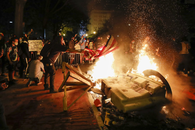 „Reuters“/„Scanpix“ nuotr./Protestai prie Baltųjų rūmų