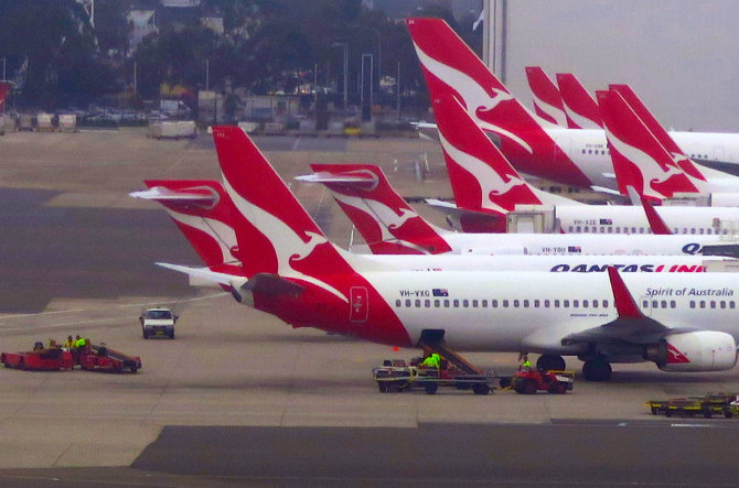 „Reuters“/„Scanpix“ nuotr./„Qantas“  lėktuvai Sidnėjaus oro uoste 