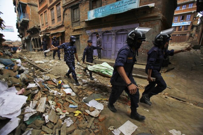 „Scanpix“/AP nuotr./Nepalas po galingo žemės drebėjimo