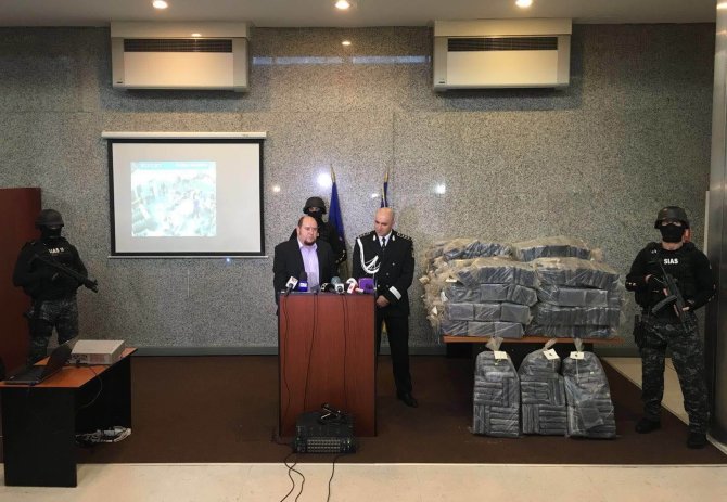 Rumunijos policijos nuotr./Rumunijos policija sulaikė didelę kokaino siuntą