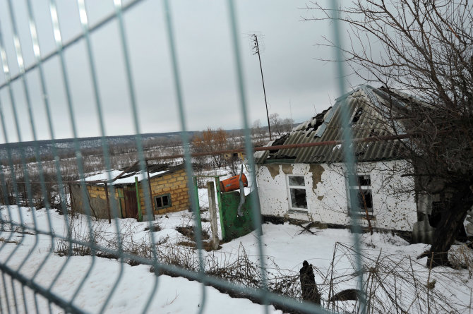 ZUMAPRESS / Scanpix nuotr./Apšaudytas namas Luhansko regione