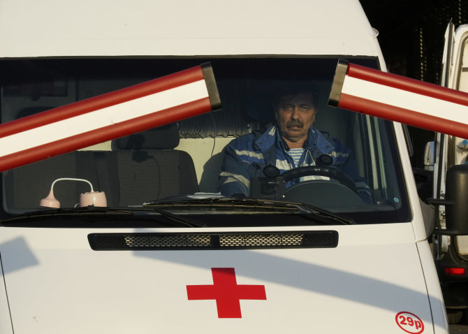 „Reuters“/„Scanpix“ nuotr./Greitosios pagalbos automobilis Maskvoje