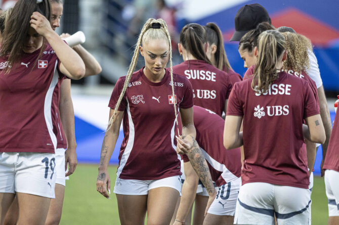 ZUMAPRESS / Scanpix nuotr./Alisha Lehmann ir Šveicarijos moterų futbolo rinktinė