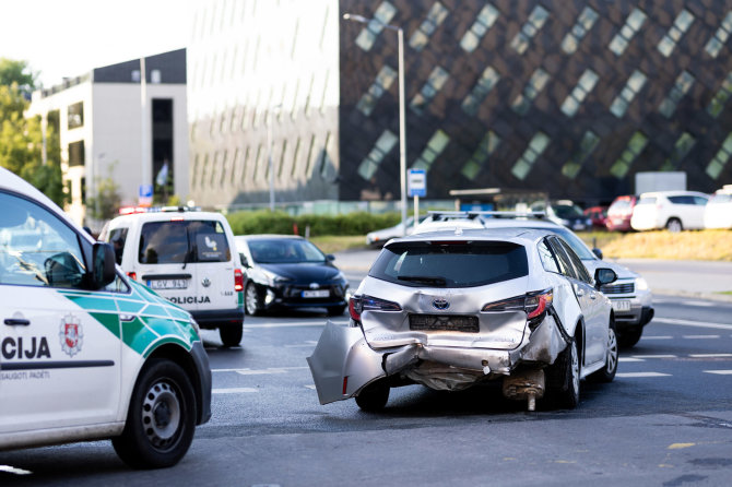 Lukas Balandis / BNS nuotr./BMW ir „Toyota“ avarija Rinktinės gatvėje