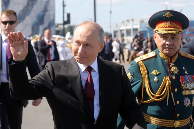 „Scanpix“ nuotr./Vladimiras Putinas ir Sergejus Šoigu