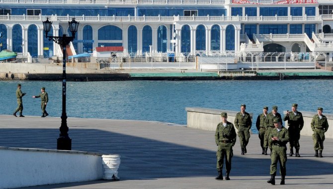 AFP/„Scanpix“ nuotr./Įvedusi savo karius, Maskva Krymui žada ir turistų