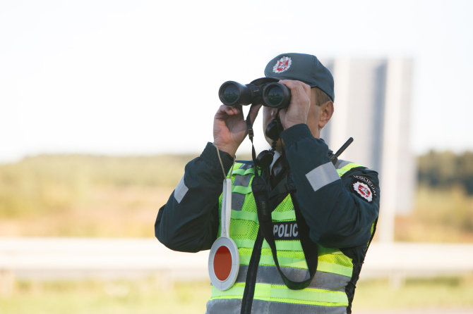 Eriko Ovčarenko/15min.lt nuotr./Policijos reidas