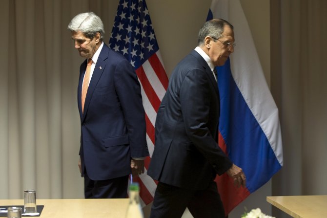 „Reuters“/„Scanpix“ nuotr./Johnas Kerry ir Sergejus Lavrovas
