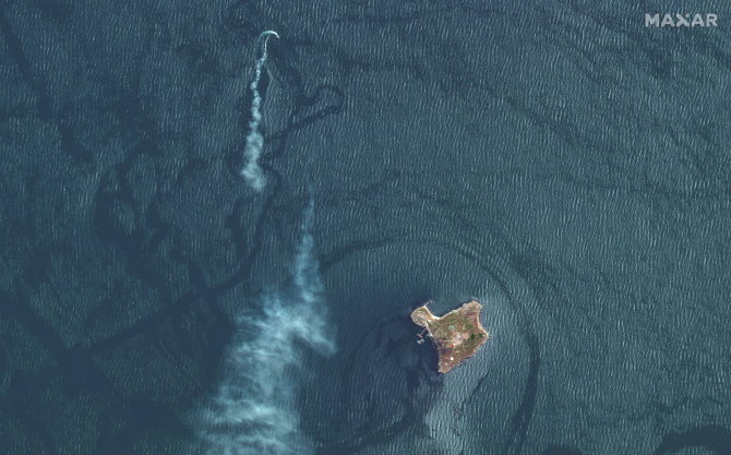„Reuters“/„Scanpix“ nuotr./Gyvačių sala po atakos prieš rusų laivą gegužės 12 d.