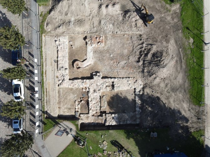 Organizatorių nuotr./Šv. Jono bažnyčios archeologiniai kasinėjimai iš paukščio skrydžio. 