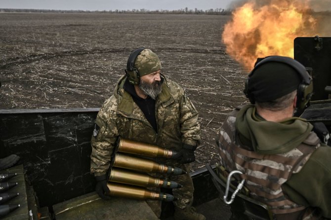 „AFP“/„Scanpix“/Fronto linijose Ukraina nuolat patiria šaudmenų trūkumą