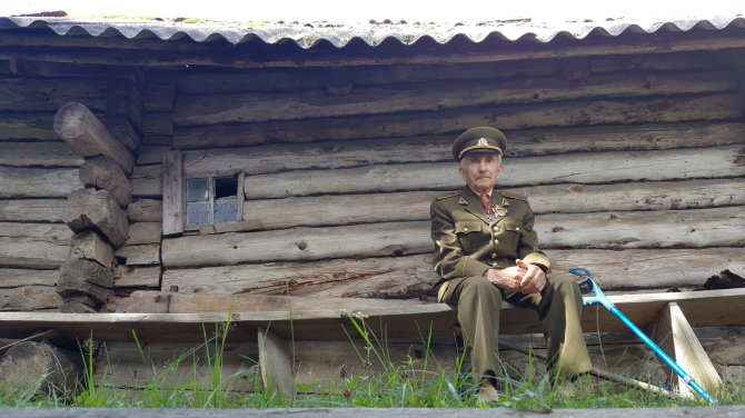 Žilvino Pekarsko / 15min nuotr./Partizanas Juozas Jakavonis-Tigras savo sodyboje Kasčiūnuose