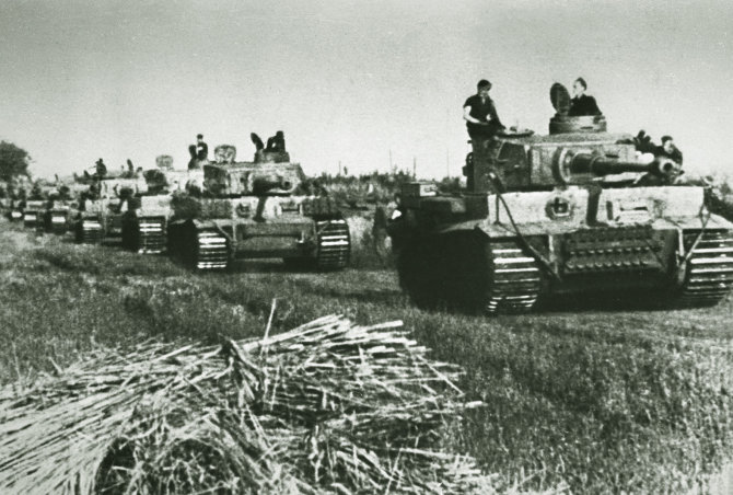 Bovingtono tankų muziejaus nuotr./„Tigrų“ kolona