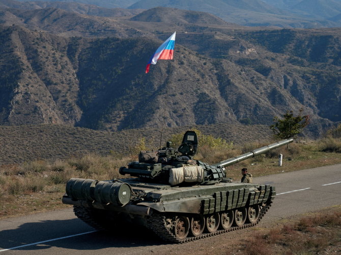 „Reuters“/„Scanpix“ nuotr./Rusijos tankas Kalnų Karabache