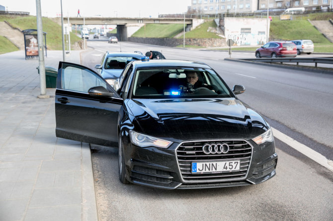 Juliaus Kalinsko / 15min nuotr./Patruliavimas su Lietuvos kelių policijos nežymėta „Audi A6“