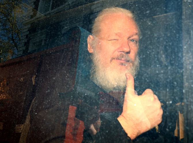 „Reuters“/„Scanpix“ nuotr./Suimtas Julianas Assange'as