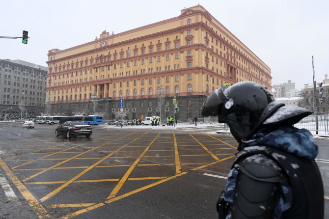 AFP/„Scanpix“ nuotr./Rusijos policija prie Federalinės saugumo tarnybos būstinės