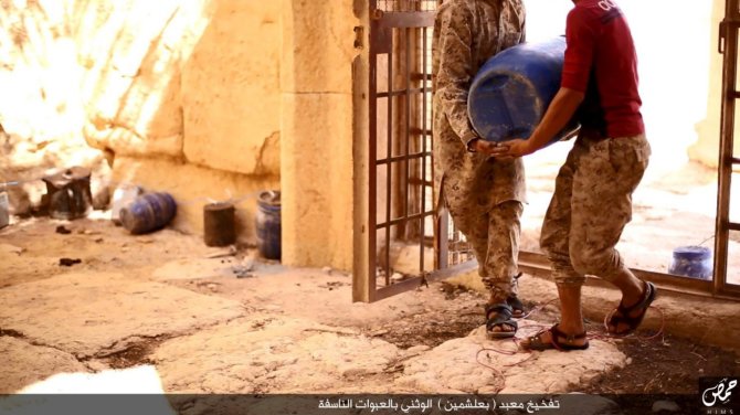 „Reuters“/„Scanpix“ nuotr./Palmyros šventykla „Islamo valstybės“ kovotojų išplatintose nuotraukose
