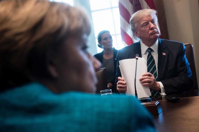 AFP/„Scanpix“ nuotr./Donaldo Trumpo ir Angelos Merkel susitikimas Vašingtone