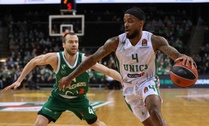 Getty Images/Euroleague.net nuotr./Lorenzo Brownas prieš Luką Lekavičių