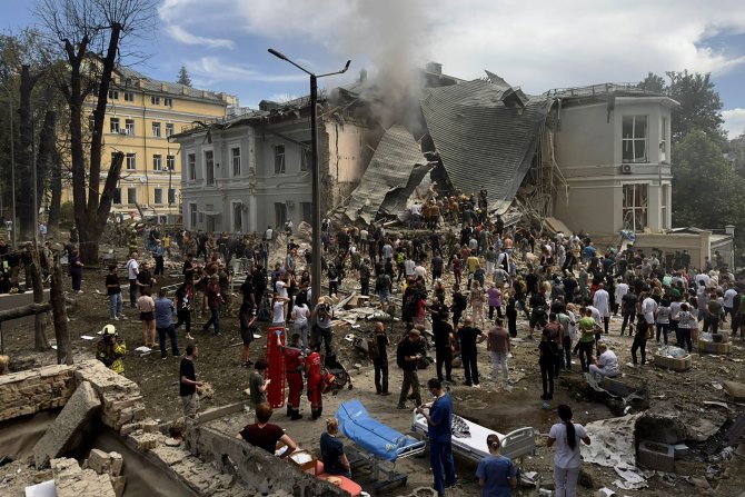 „AFP“/„Scanpix“/Rusijos pajėgos smogė vaikų ligoninei Kyjive