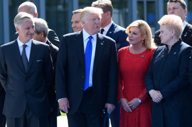 AFP/„Scanpix“ nuotr./Belgijos karalius Philipas, JAV prezidentas Donaldas Trumpas, Kroatijos prezidentė Kolinda Grabar-Kitarovic ir Lietuvos prezidentė Dalia Grybauskaitė