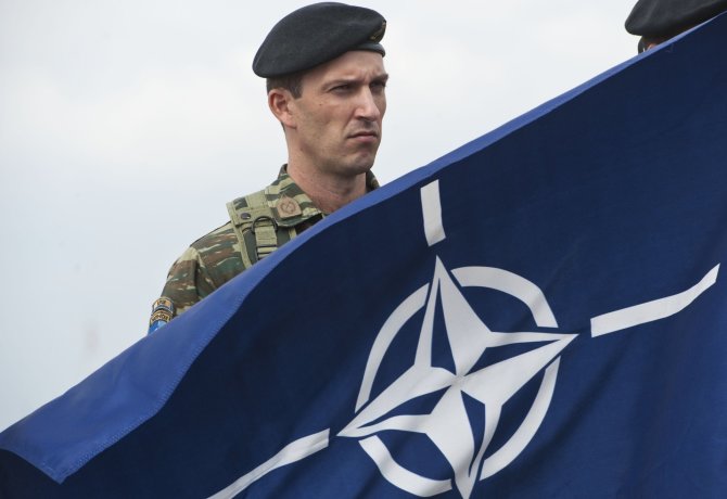AFP/„Scanpix“ nuotr./NATO vėliava
