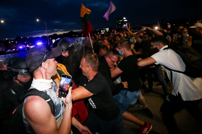Vidmanto Balkūno / 15min nuotr./Riaušės prie Seimo