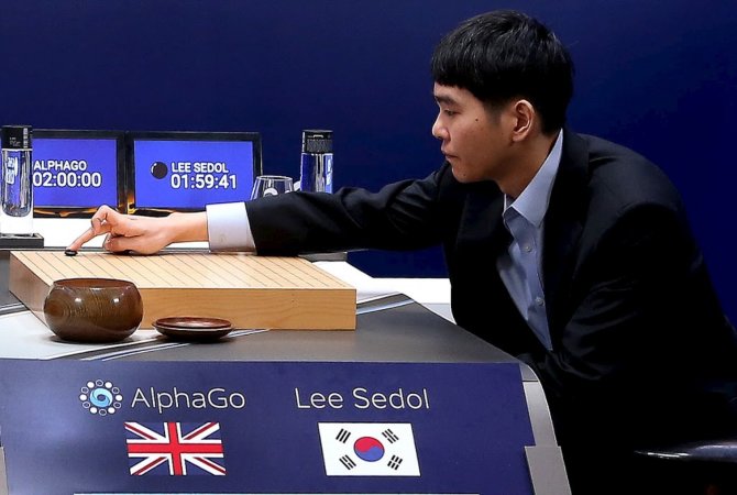 Scanpix nuotr./ Lee Se-dolas žaiddžia prieš „AlphaGo“