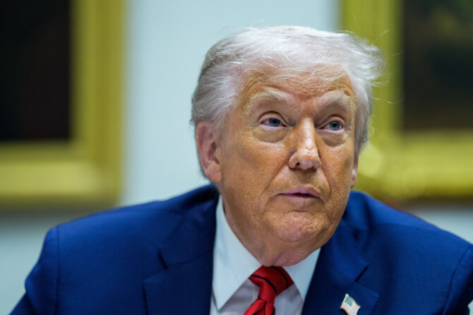 Donaldas Trumpas /  / Aaron Schwartz/POOL via CNP/INST