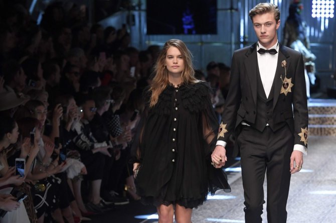 AFP/„Scanpix“ nuotr./Lucky Blue Smithas ir Stormi Bree „Dolce & Gabbana“ kolekcijos pristatyme