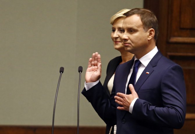 „Reuters“/„Scanpix“ nuotr./Andrzejus Duda prisaikdintas naujuoju Lenkijos prezidentu