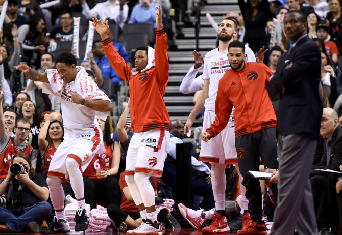 „Scanpix“ nuotr./Jonas Valančiūnas ir „Toronto Raptors“