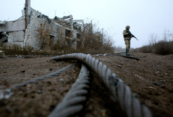 AFP/„Scanpix“ nuotr./Ties kontaktine linija Rytų Ukrainoje