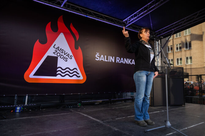 Patricija Adamovič / BNS nuotr./Protestas ,,Šalin rankas nuo laisvo žodžio“