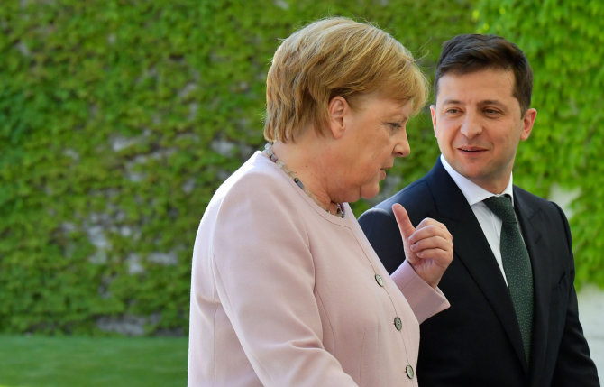 AFP/„Scanpix“ nuotr./Angela Merkel ir Volodymyras Zelenskis