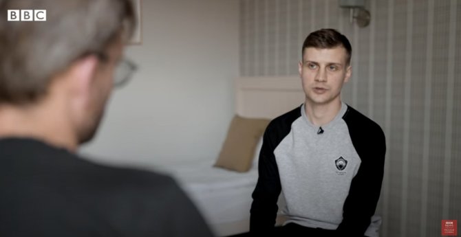 Stop kadras iš BBC video/Rusijos karinių oro pajėgų leitenantas Dmitrijus Mišovas duoda interviu Vilniuje
