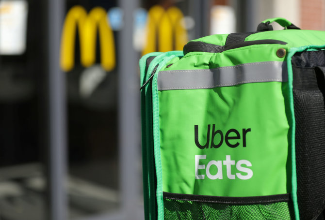 „Reuters“/„Scanpix“ nuotr./„Uber Eats“ kurjerio krepšys